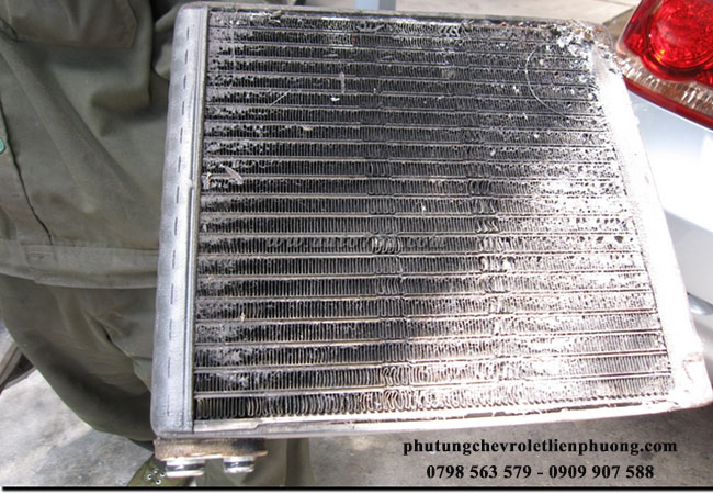 dàn nóng captiva đã lâu ngày không được vệ sinh và thay mới dàn nóng captiva đã lâu ngày không được vệ sinh và thay mới