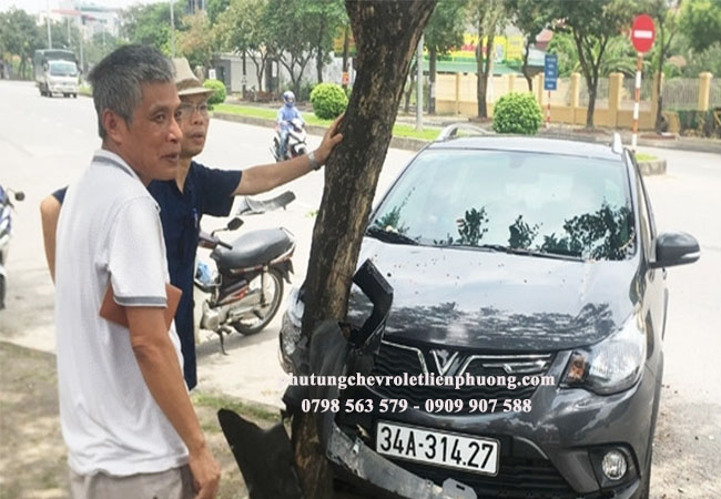 do những cú va chạm dễ làm hỏng đèn xi nhan gương xe fadil do những cú va chạm dễ làm hỏng đèn xi nhan gương xe fadil