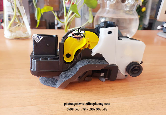 cơ cấu khóa cửa sau trái cruze cơ cấu khóa cửa sau trái cruze