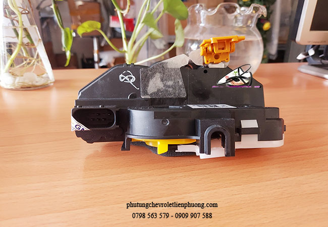 cơ cấu khóa cửa sau trái cruze cơ cấu khóa cửa sau trái cruze