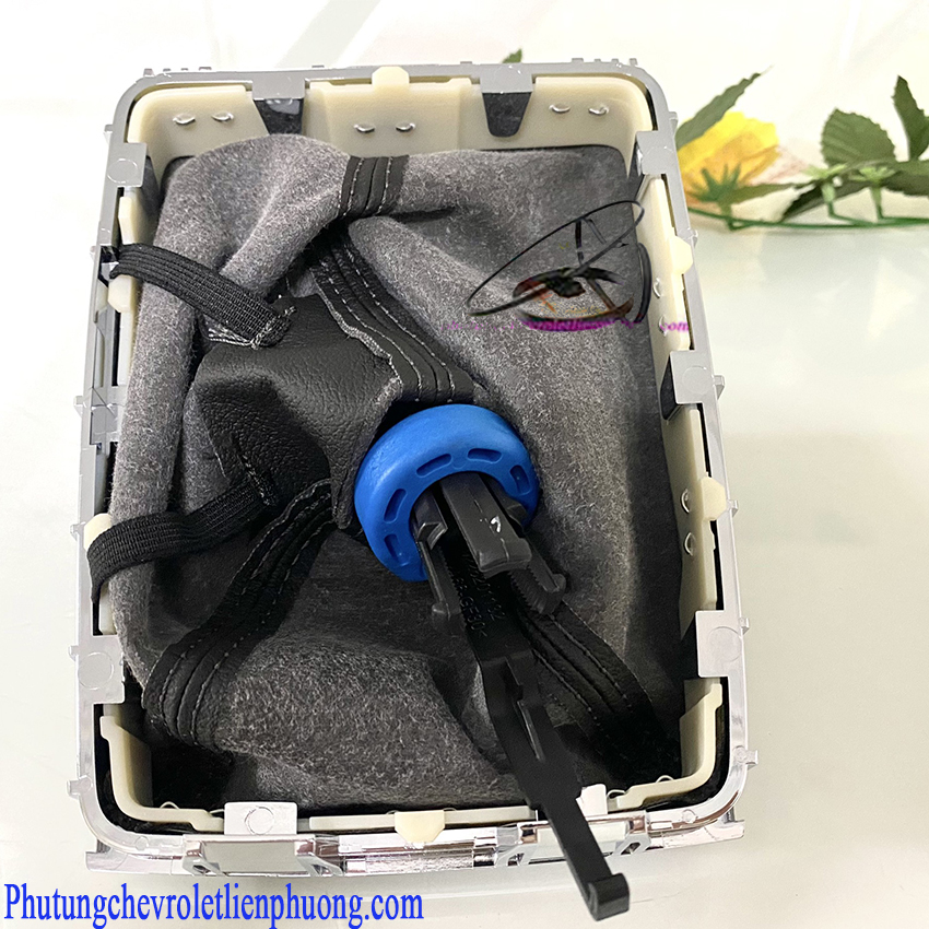 Tay đi số xe Chevrolet Captiva C140 chính hãng Mặt sau của cụm tay đi số Captiva C140 chính hãng