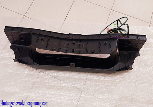 ốp cản sau giữa xe Chevrolet Colorado Hình ảnh phía sau ốp cản sau giữa xe Colorado