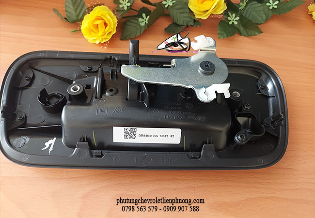 tay mở nắp thùng sau colorado tay mở nắp thùng sau colorado