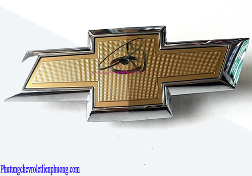 Logo trước Chevrolet Captiva 2013-2015 C140 chính hãng Logo trước xe Chevrolet Captiva C140 chính hãng