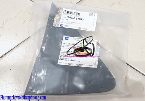 Ốp tam giác cửa trước phải xe Spark M300 Hình ảnh bao bì và mã số chính hãng ốp chân kính cửa trước phải Spark M300