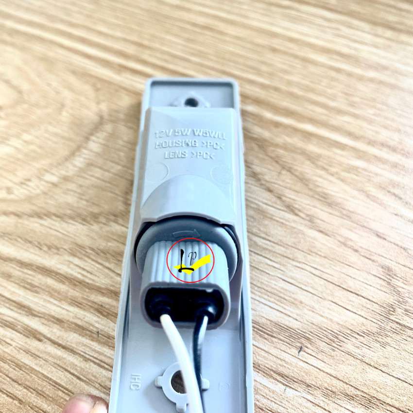 đèn soi biển số cruze đèn soi biển số cruze