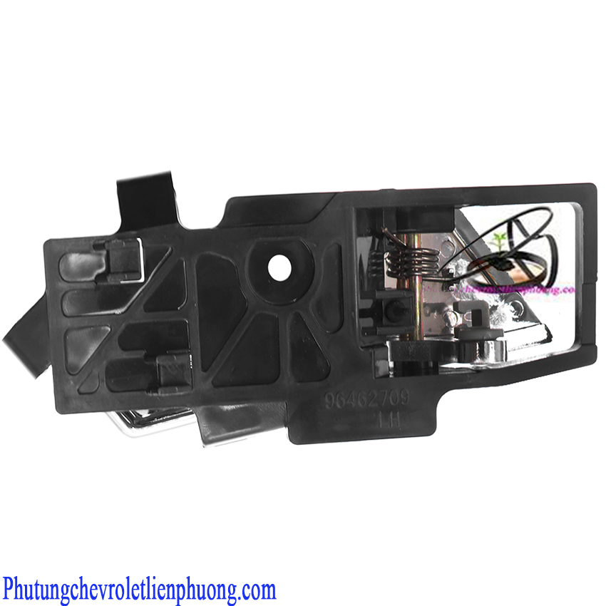 Tay mở cửa trong bên phải xe Chevrolet Aveo Mặt sau của tay mở cửa trong xe Chevrolet Aveo