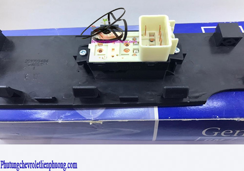 Công tắc nâng hạ kính xe Chevrolet Captiva Chi tiết vị trí giắc cắm điện công tắc nâng hạ kính xe Captiva