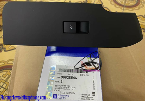 Công tắc nâng hạ kính xe Chevrolet Captiva Vỏ hộp và tem mác chính hãng của công tắc nâng hạ kính xe Captiva
