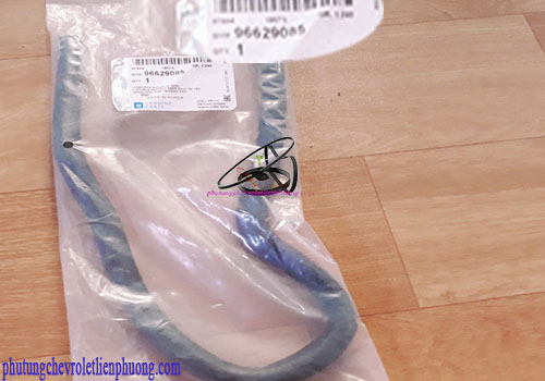 Ống nước trên nhỏ từ két nước đến bình xe Chevrolet Captiva Ống nước trên nhỏ từ két nước đến bình xe Chevrolet Captiva