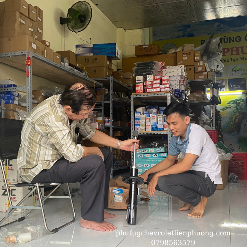 bình nước phụ ô tô bình nước phụ ô tô