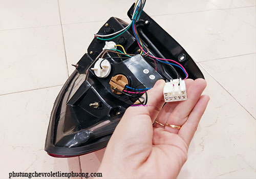 đèn hậu xe captiva revv đèn hậu xe captiva revv