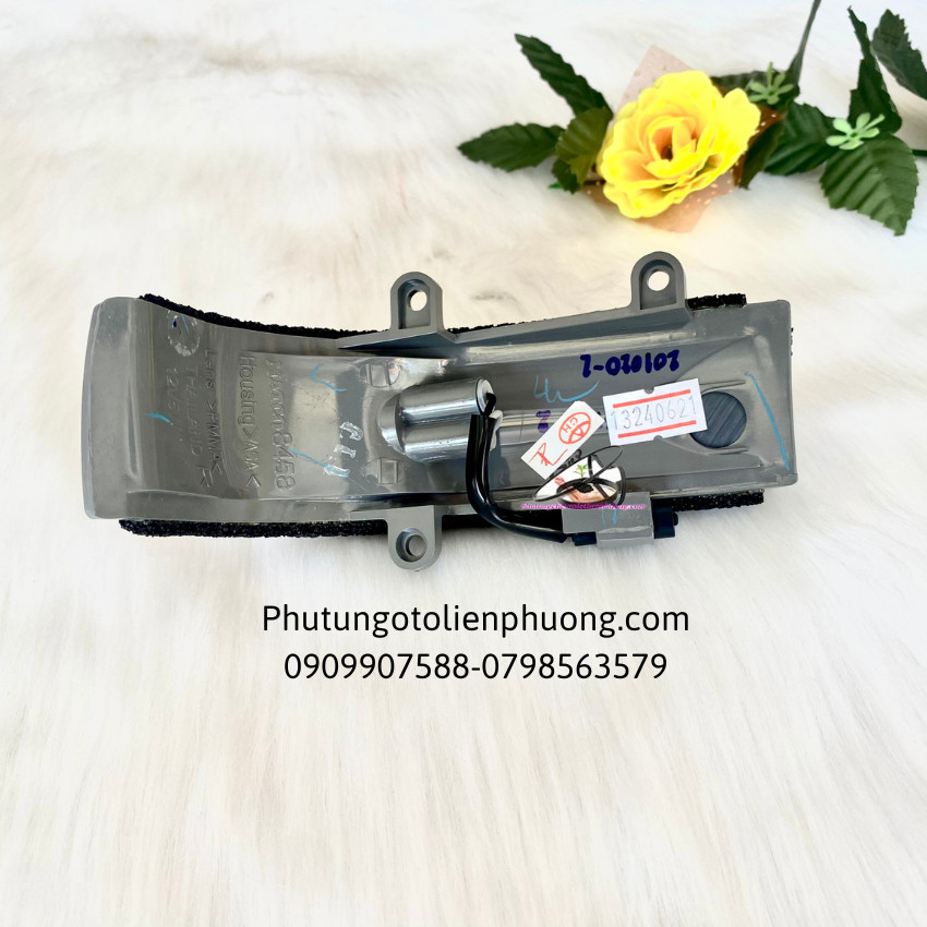 đèn xi nhan trên gương camry đèn xi nhan trên gương camry