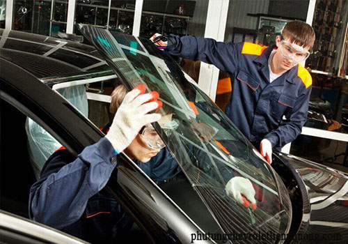 kính chắn gió ô tô bị rạn nứt kính chắn gió ô tô bị rạn nứt