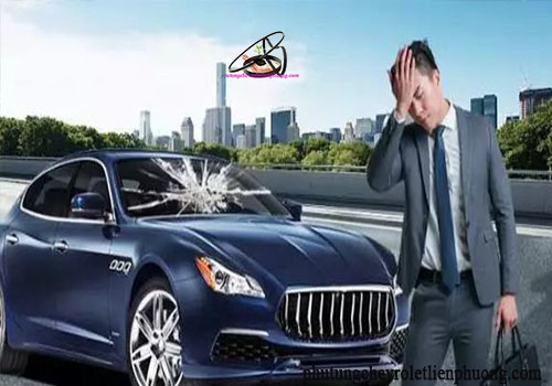 kính chắn gió ô tô bị rạn nứt kính chắn gió ô tô bị rạn nứt