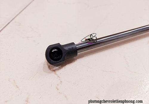 ty chống cốp xe chevrolet trax ty chống cốp xe chevrolet trax