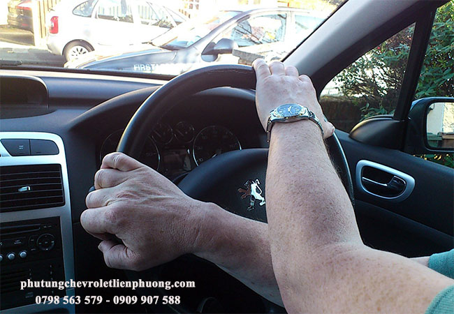 khó khăn trong việc điều khiển vô lăng khi rô tuyn lái ngoài mazda 3 hỏng khó khăn trong việc điều khiển vô lăng khi rô tuyn lái ngoài mazda 3 hỏng