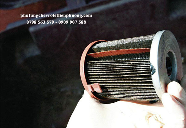 lọc dầu captiva sau 20.000 km chưa thay rất bẩn lọc dầu captiva sau 20.000 km chưa thay rất bẩn