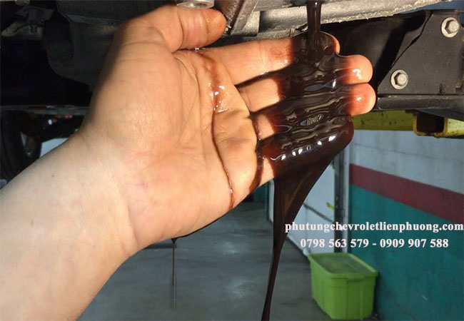 màu nhớt đen nên thay ngay lọc nhớt xe ertiga màu nhớt đen nên thay ngay lọc nhớt xe ertiga