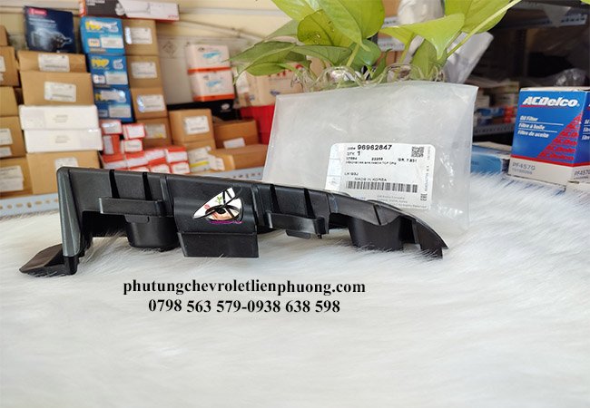 nẹp cài cản sau ngắn xe laceti chính hãng, bền bỉ nẹp cài cản sau ngắn xe laceti chính hãng, bền bỉ