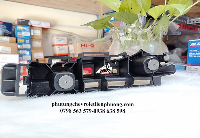 nẹp cài cản sau xe laceti được làm từ vật liệu chất lượng cao nẹp cài cản sau xe laceti được làm từ vật liệu chất lượng cao