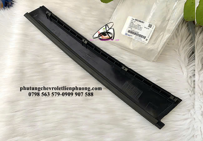 Đảm bảo rằng nẹp ốp trụ đứng cánh cửa ngoài Chevrolet Captiva 2007-2012 luôn ở trạng thái tốt nhất Đảm bảo rằng nẹp ốp trụ đứng cánh cửa ngoài Chevrolet Captiva 2007-2012 luôn ở trạng thái tốt nhất