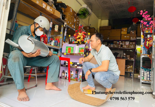 cùng chăm sóc xế yêu bàng việ mua sắm và trải nghiệm tại cửa hàng phụ tùng chevrolet Liên Phương cùng chăm sóc xế yêu bàng việ mua sắm và trải nghiệm tại cửa hàng phụ tùng chevrolet Liên Phương