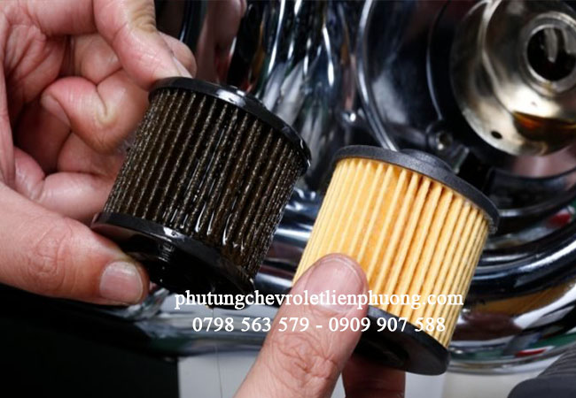 kiểm tra và thay bộ lọc dầu mới cần thiết cho xe kiểm tra và thay bộ lọc dầu mới cần thiết cho xe