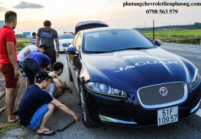 Lốp xe bị nổ có thể làm mất thời gian và tiền bạc để sửa chữa Lốp xe bị nổ có thể làm mất thời gian và tiền bạc để sửa chữa