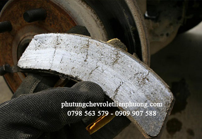 sử dụng má phanh kém chất lượng có thể gây mất an toàn khi lái xe sử dụng má phanh kém chất lượng có thể gây mất an toàn khi lái xe