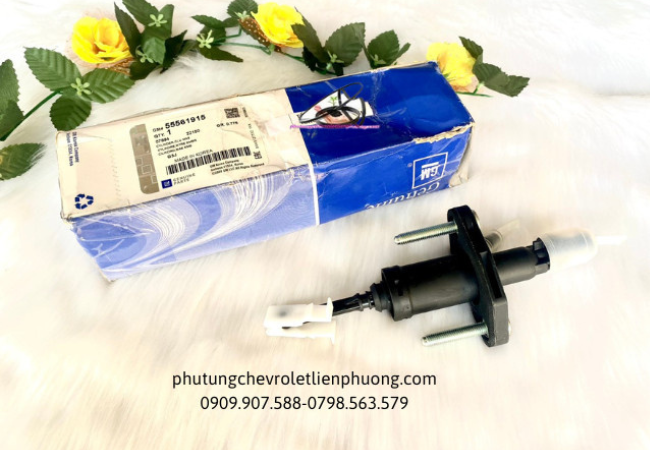 Heo côn trên xe cruze chính hãng - truyền động từ bàn đạp chân côn đến xy lanh côn dưới. Heo côn trên xe cruze chính hãng - truyền động từ bàn đạp chân côn đến xy lanh côn dưới.