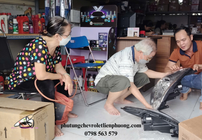 Phụ tùng chính hãng, chất lượng, nhân viên tư vấn nhiệt tình tới khách hàng Phụ tùng chính hãng, chất lượng, nhân viên tư vấn nhiệt tình tới khách hàng