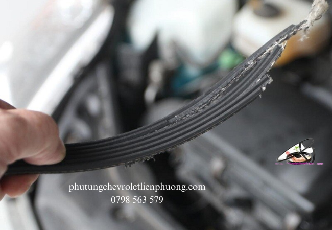 Cần kiểm tra thường xuyên dây curoa ô tô để hạn chế tình trạng bị mòn, nứt hoặc gãy gây nguy hiểm  Cần kiểm tra thường xuyên dây curoa ô tô để hạn chế tình trạng bị mòn, nứt hoặc gãy gây nguy hiểm