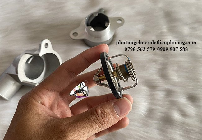 Van hằng nhiệt thường tích hợp sẵn trong cụm vỏ van, có thể đi kèm cảm biến nhiệt độ Van hằng nhiệt thường tích hợp sẵn trong cụm vỏ van, có thể đi kèm cảm biến nhiệt độ