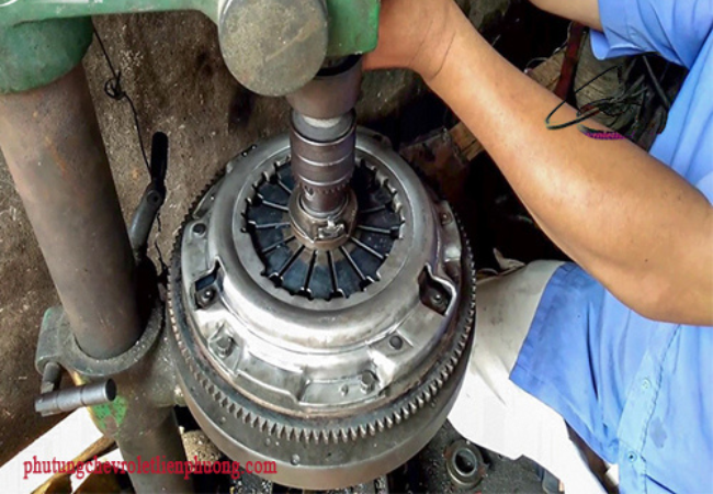 Bàn ép lá côn Captiva đang gặp vấn đề gây khó khăn trong việc chuyển số Bàn ép lá côn Captiva đang gặp vấn đề gây khó khăn trong việc chuyển số