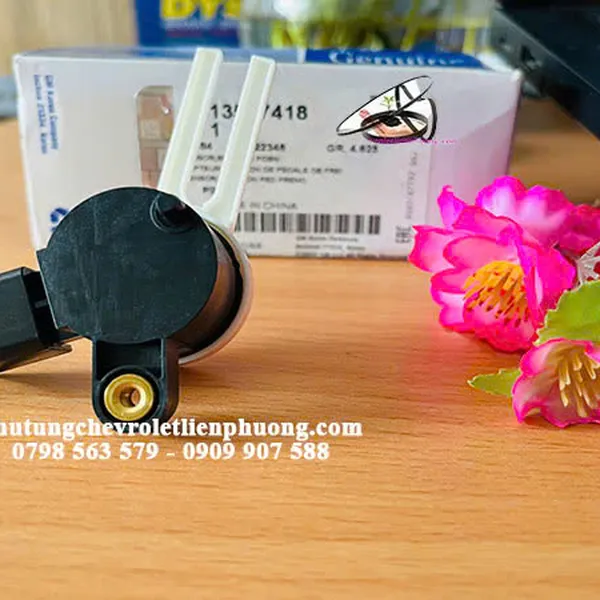 Cảm biến vị trí chân côn xe Chevrolet Cruze hàng chất lượng Mã 13597418