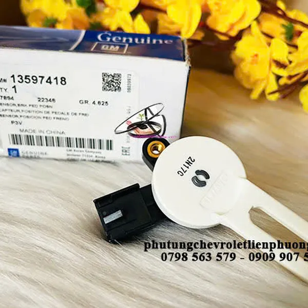 Cảm biến vị trí chân côn xe Chevrolet Cruze hàng chất lượng Mã 13597418