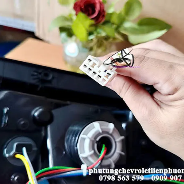 Đèn hậu trái có LED xe Chevrolet Captiva C140 chính hãng Mã 42506233