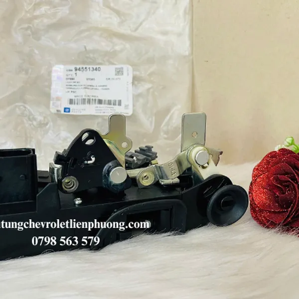 Cơ cấu khoá cửa sau trái Captiva C100 , C140 chính hãng 94551340