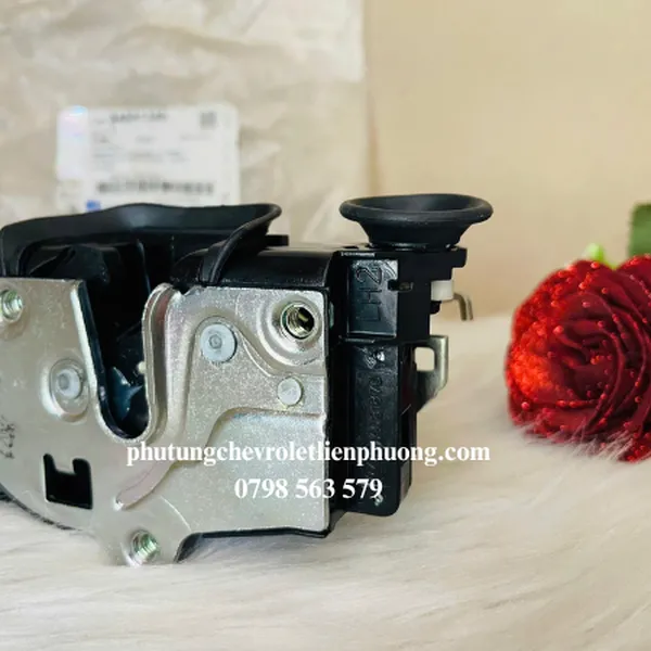 Cơ cấu khoá cửa sau trái Captiva C100 , C140 chính hãng 94551340