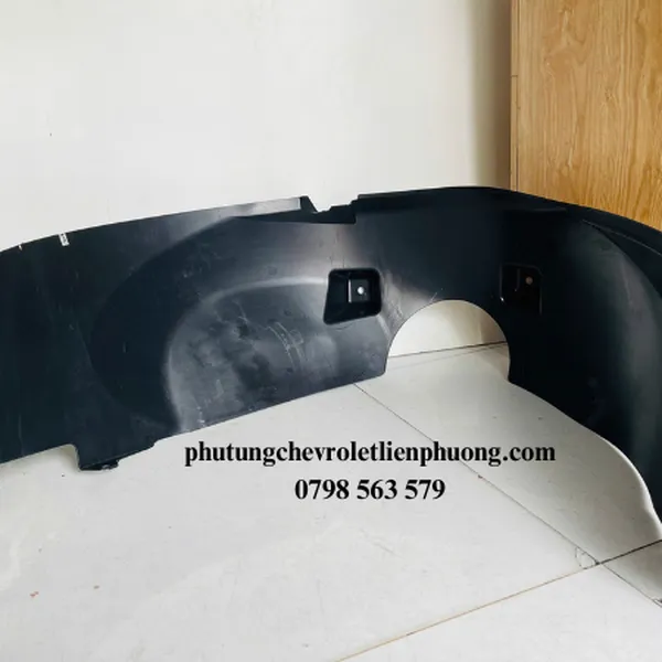 Chắn bùn lòng tai xe trước captiva c140 chính hãng mã 95062930 - bảo vệ gầm xe