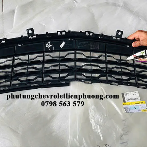 Mặt ca lăng dưới xe cruze 2015 chính hãng mã 42359126