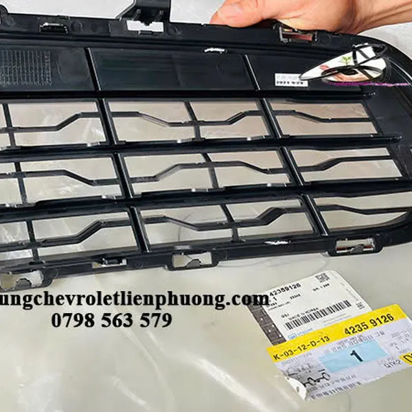 Mặt ca lăng dưới xe cruze 2015 chính hãng mã 42359126