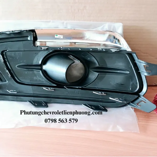 Ốp đèn gầm mạ crom không lỗ đèn Chevrolet Cruze 2015- 2016 chính hãng mã 42359638