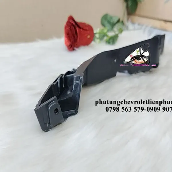 Bát cản trước trái phải chevrolet captiva đời 2012 - 2018 chính hãng mã 42485665