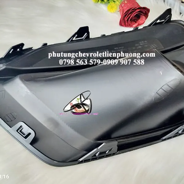 Ốp đèn gầm đen trái chevrolet trax chính hãng gm mã 42532984
