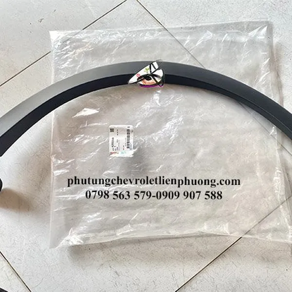 Ốp vè trước phải fadil chính hãng 42552646