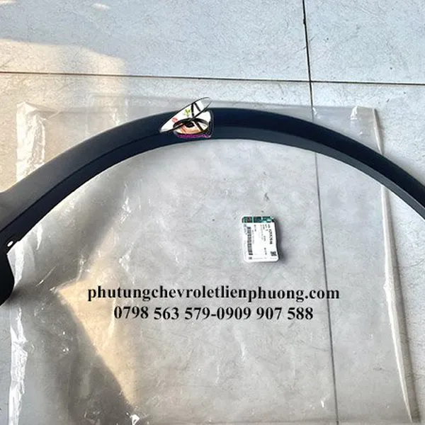 Ốp vè trước phải fadil chính hãng 42552646