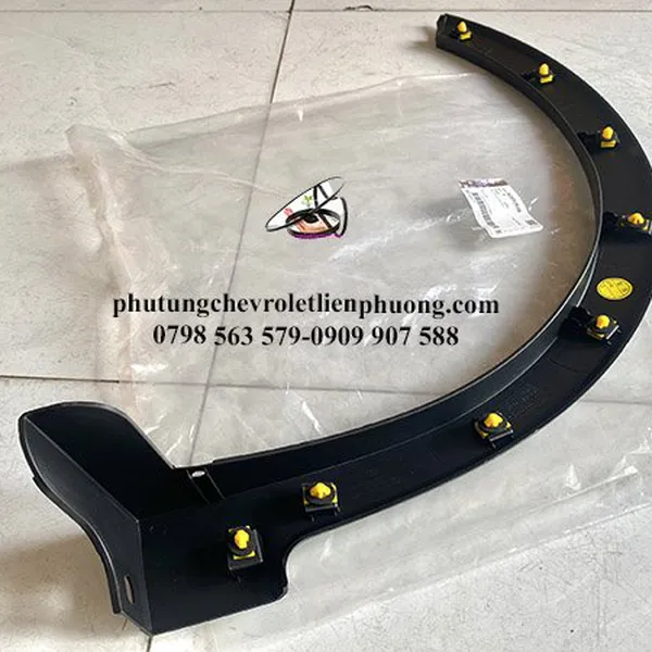 Ốp vè trước phải fadil chính hãng 42552646