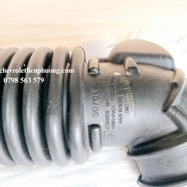 Ống hút gió vào thân bướm ga Vinfast Fadil chính hãng 42555076